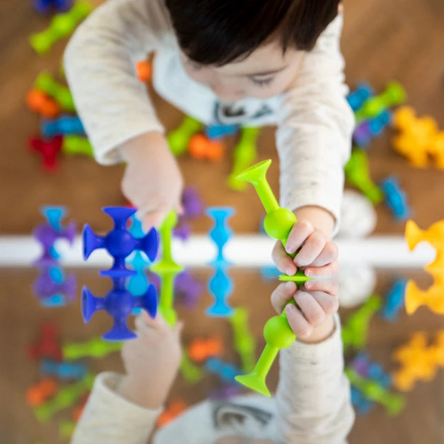 Squigz - Best Bath Toys for Ages 3 to 6 - Fat Brain Toys - US 9444
